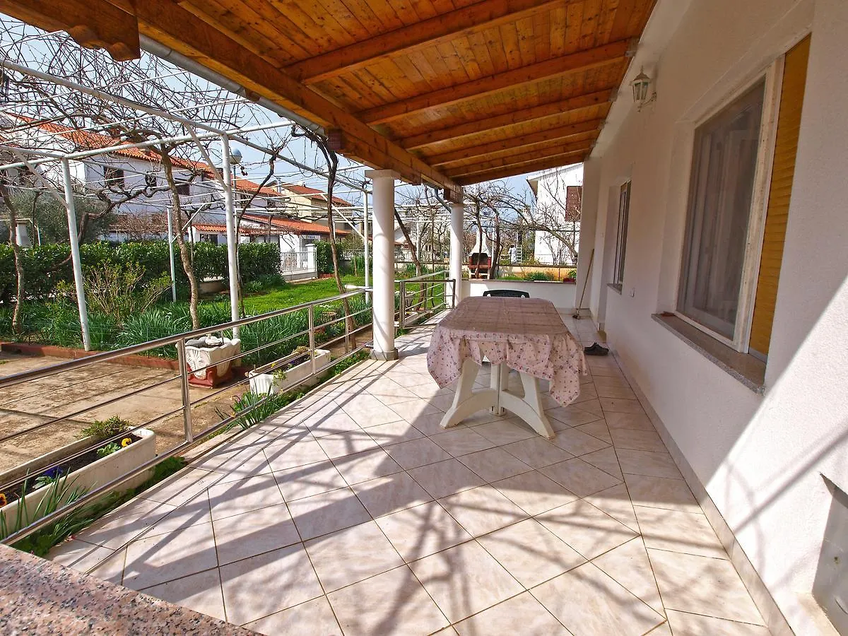 Apartment Milutin 1051 Póla