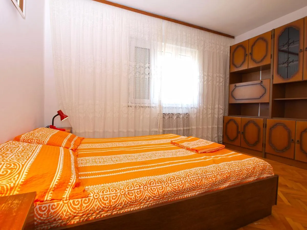 Apartment Milutin 1051 Póla